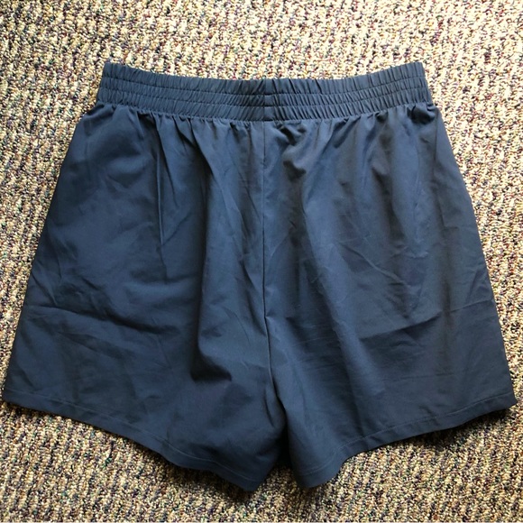 Gymshark Woven Pocket Shorts - Picture 3 of 3